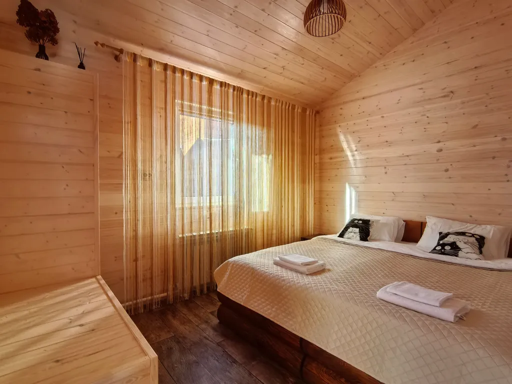 Уютный дом у озера Манжерок