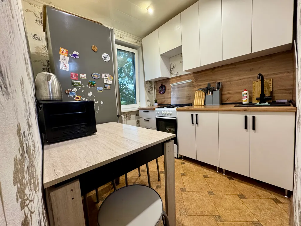 1 комнатная квартира, выход в лесо-парк рядом больница имени Середавина