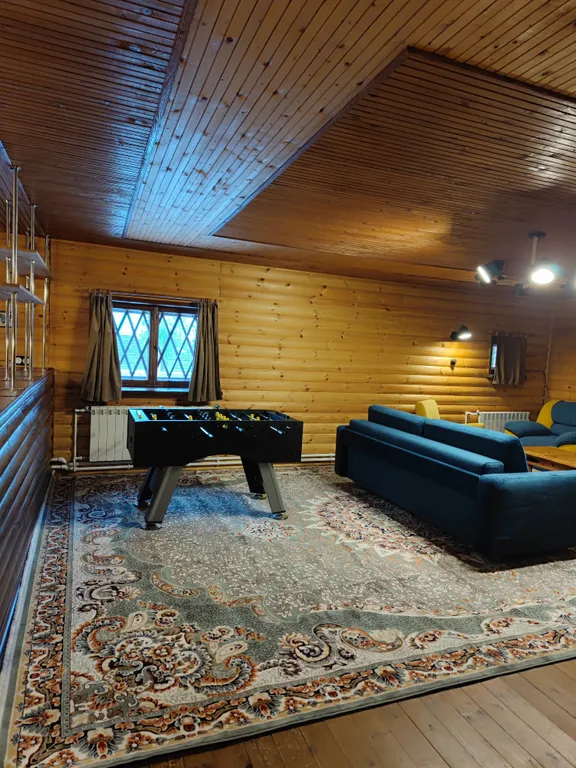 Дом с прудом