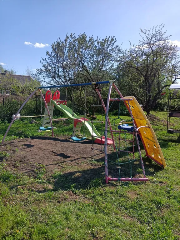 Благоустроенный дом на берегу реки