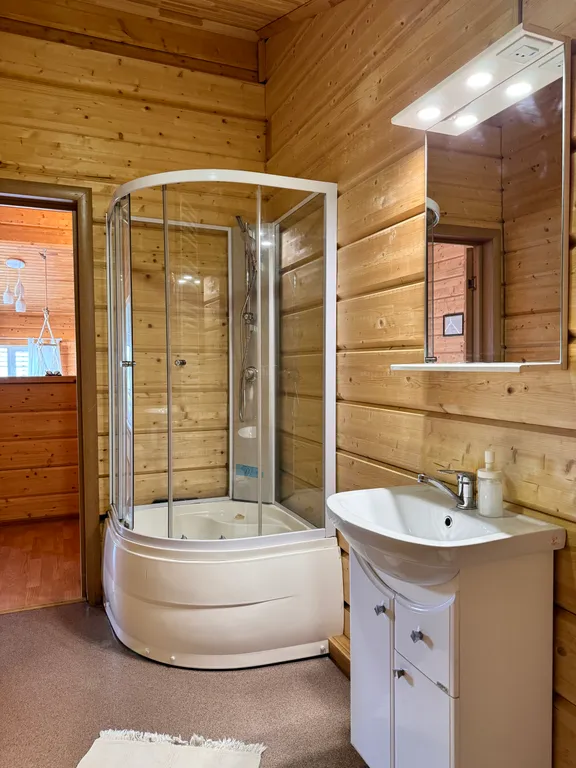 Дом Шива на берегу реки Медведицы