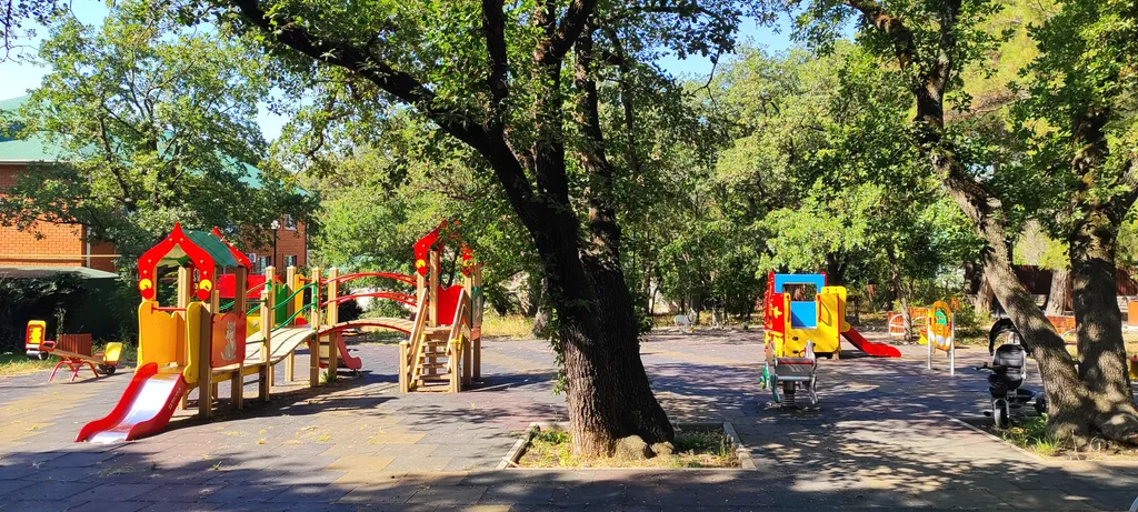 Коттедж Часть дома со своим двором и беседкой — Геленджик