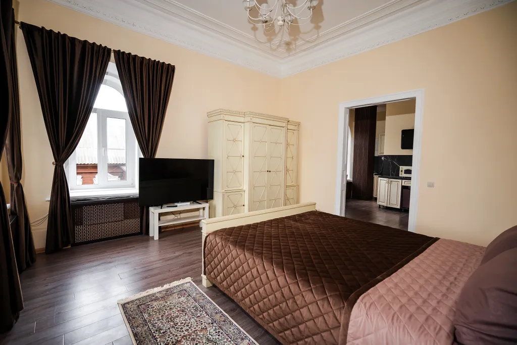 Квартира-студия в центре города с видом на Марьинский сквер