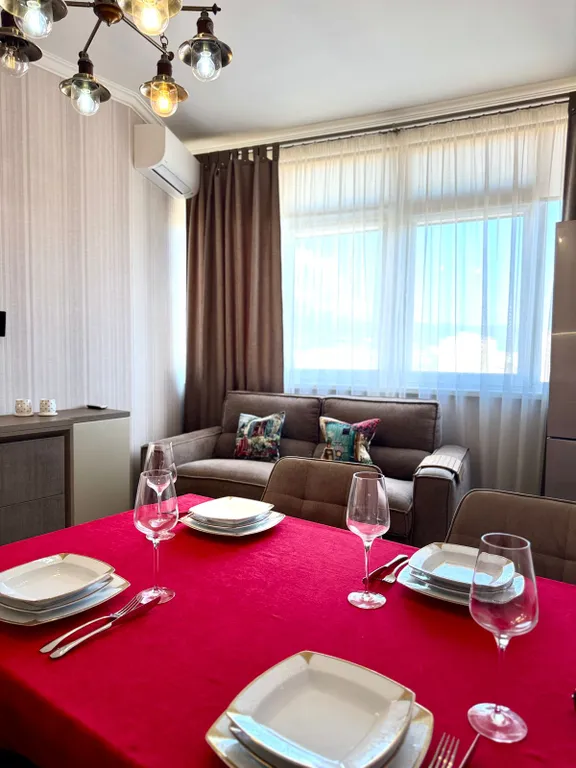 Просторная квартира с шикарным видом рядом с центральной набережной