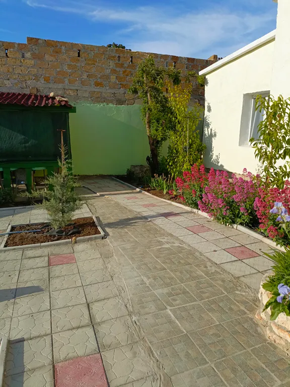 Коттедж-дом отдельно стоящий, гостевой двор смайлик