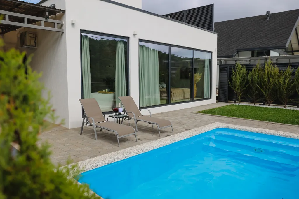 Дом с панорамным видом на лес