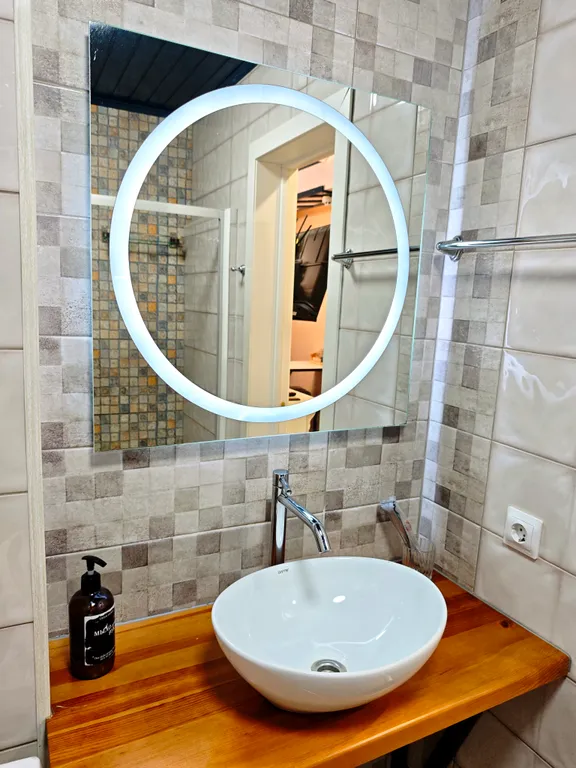 Дизайнерская студия с роскошным камином