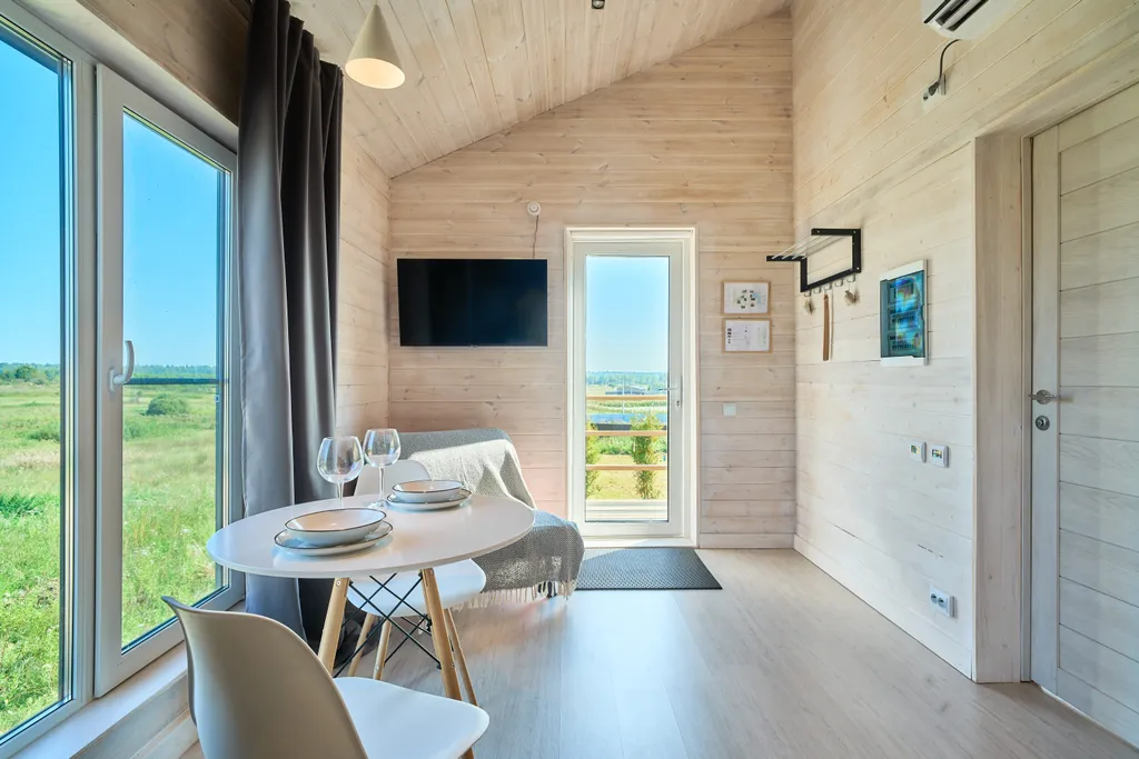 Дом с видом на пруд