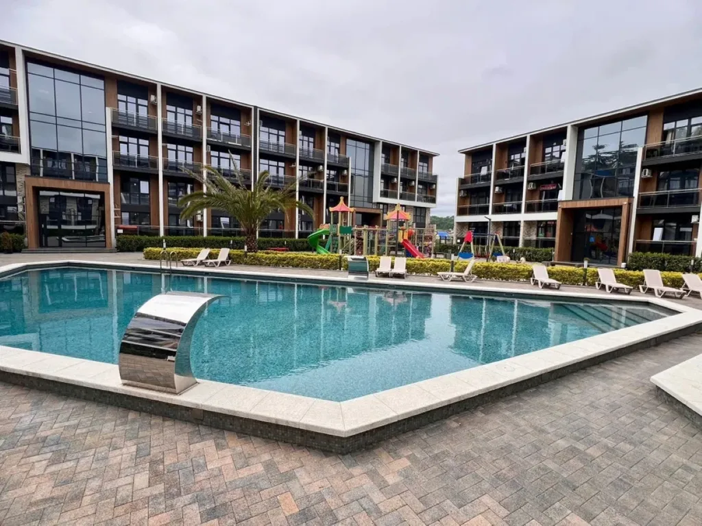 Стильная стyдия с бассейном в ЖК Бизнес класса