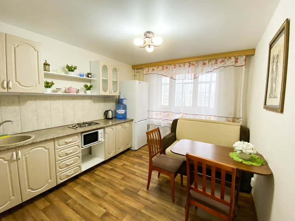 Стильная просторная квартира с модными кроликами в Орбите