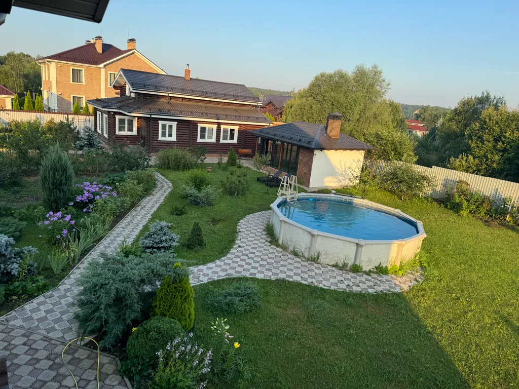 Дом из бревна с русской баней