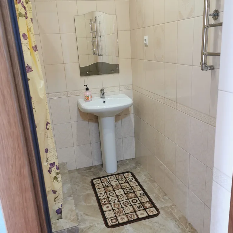 Комната с санузлом в семейном гостевом доме