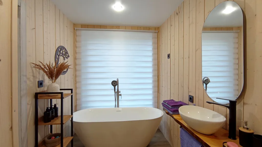 Уютный домик в сосновом лесу