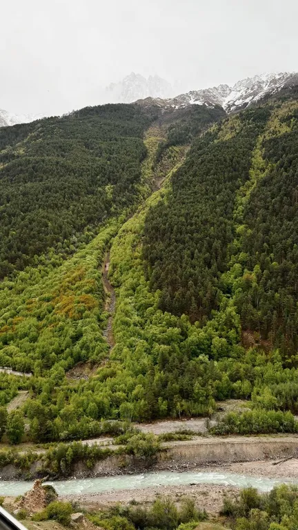 Двухкомнатная с видом на горы