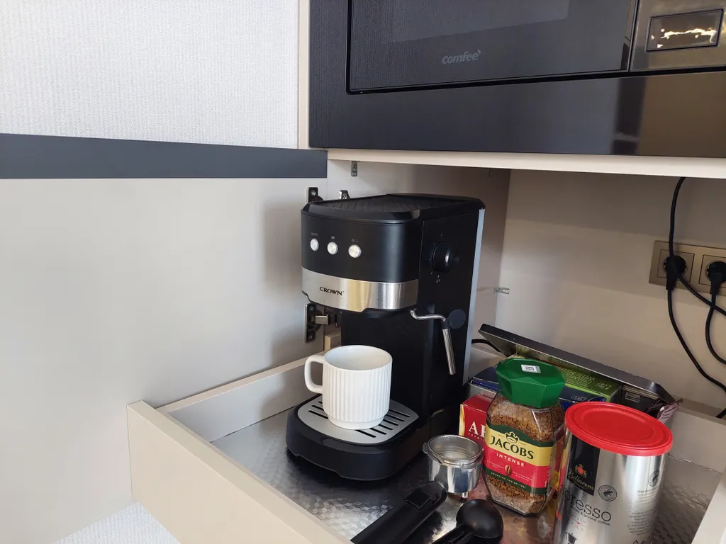 Апартаменты с отдельной спальней в новом доме, центр