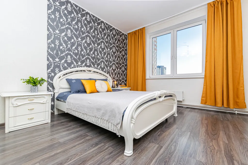 Уютная двухкомнатная квартира у Планеты