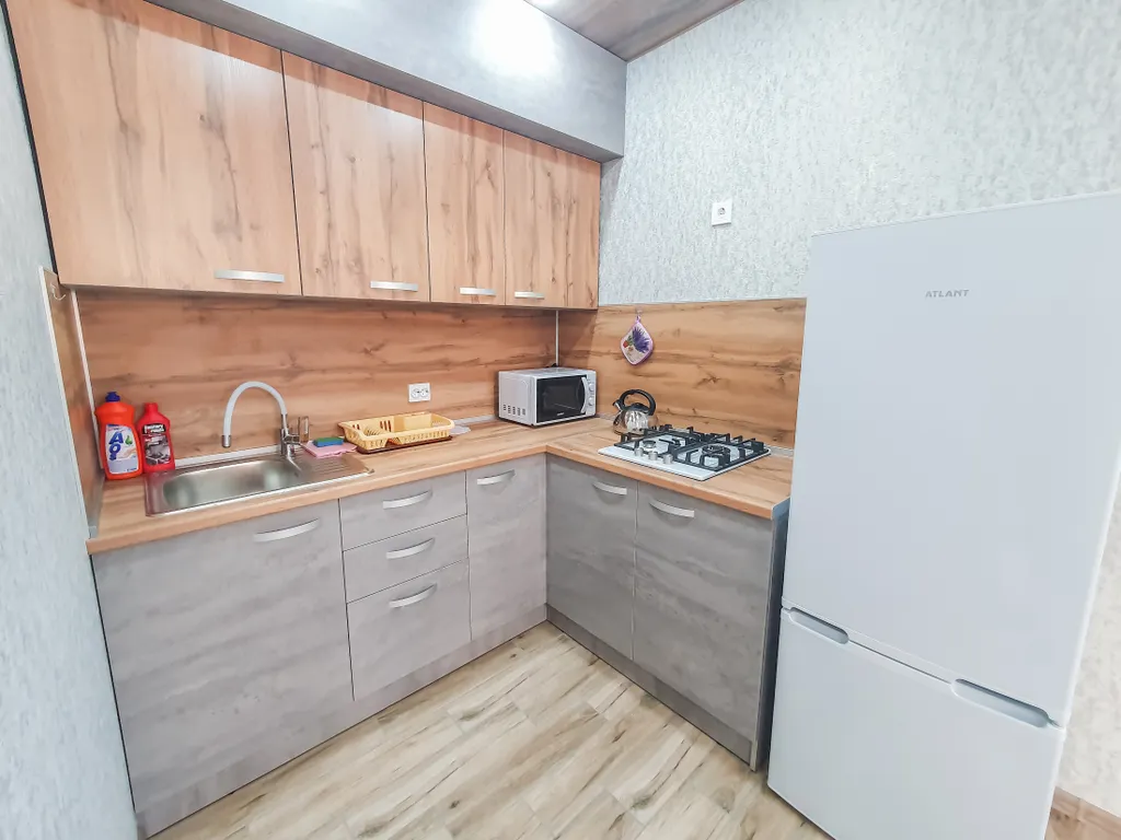 Отдельный дом с благоустроенным двором возле азовского моря