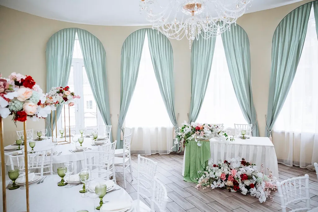 Белоснежная веранда и усадьба