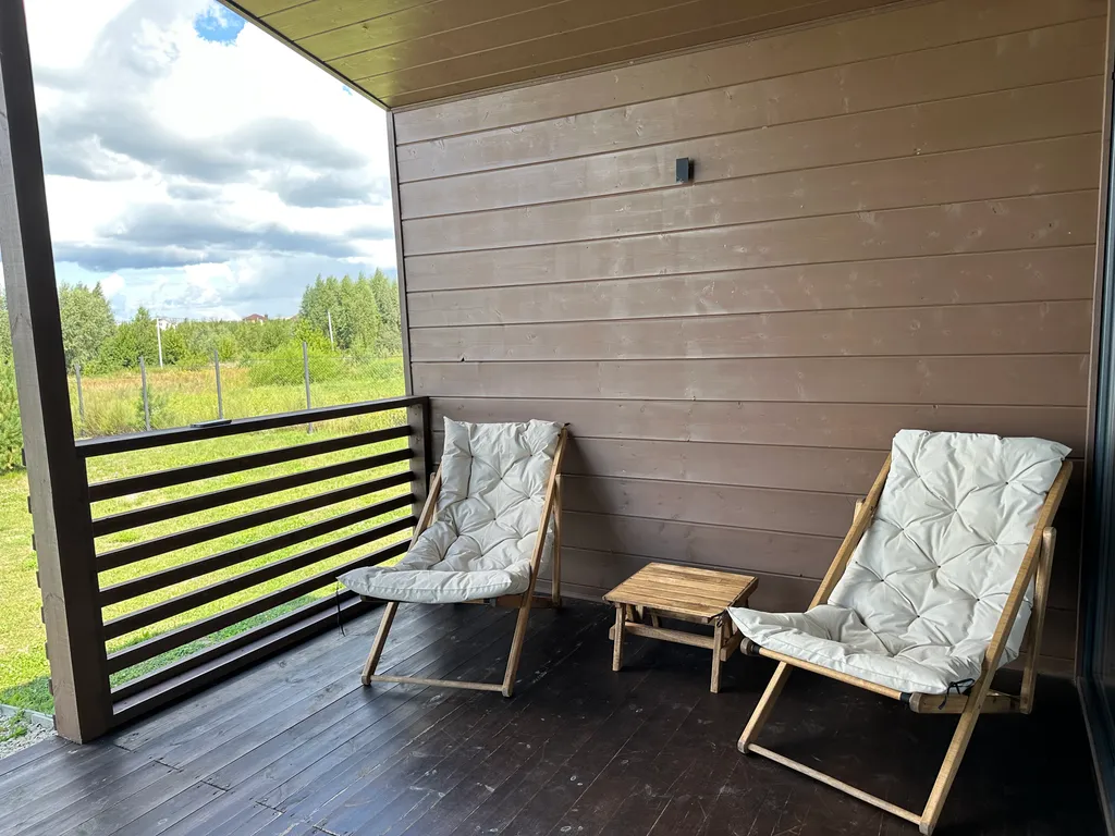 Стильный современный дом для отдыха на природе