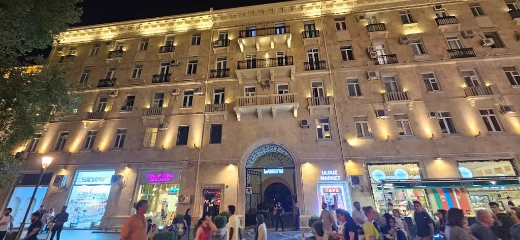 Квартира у ресторана Колорит