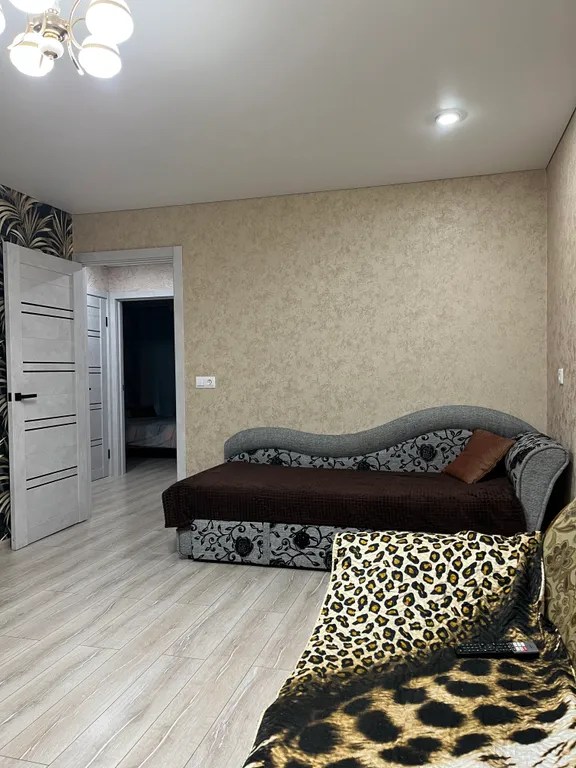 Уютная, просторная квартира со свежим ремонтом в центре города.