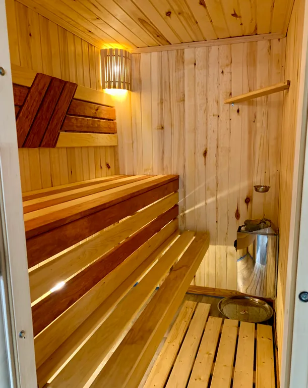 Семейная дача с сауной и камином