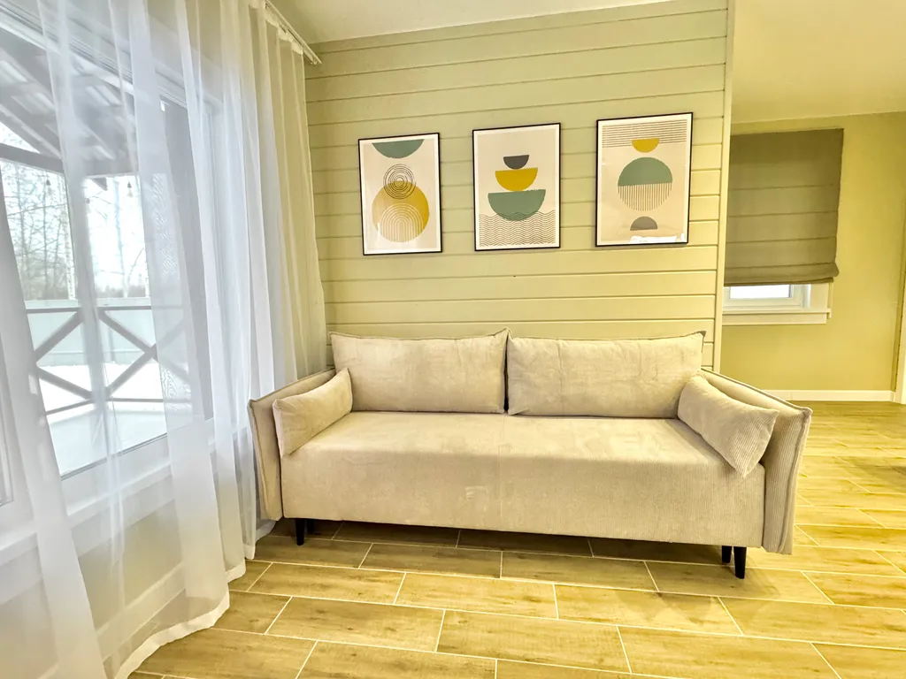 Дом рядом с озером