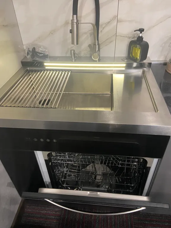 Апартаменты на горнолыжном курорте Солнечная Долина с видом на озеро