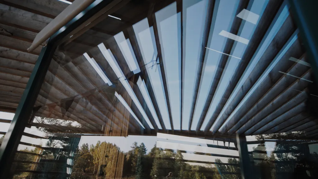 Домик с сауной и джакузи у водоема