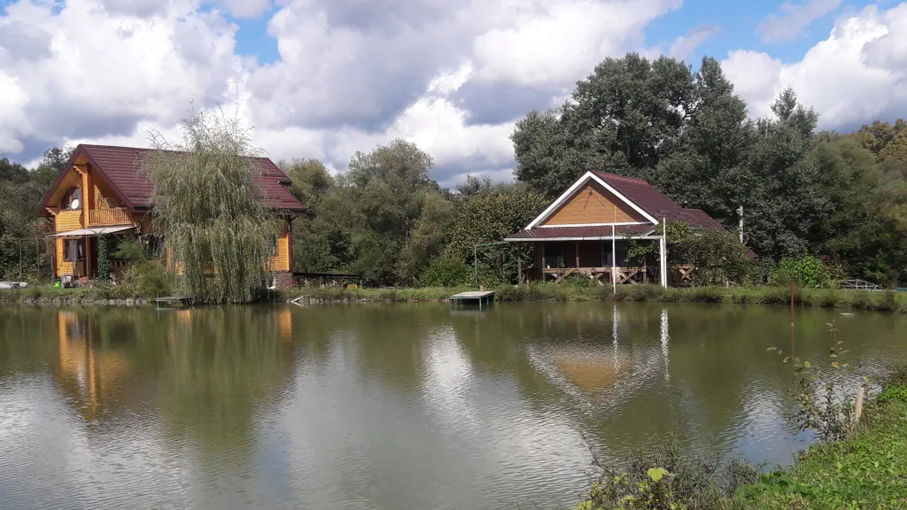 Коттедж Домик у пруда — Новосвободная