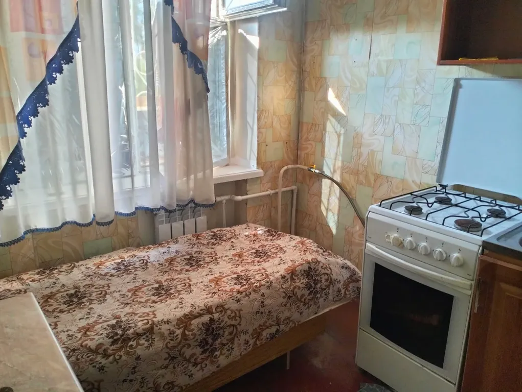 Не большая квартира в районе парка аллеи роз