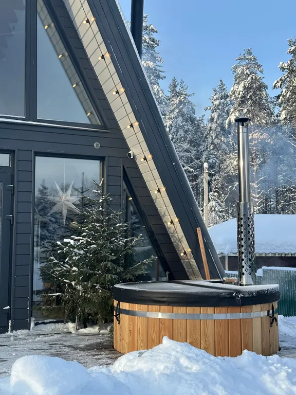 Большой уединенный A-frame в лесу с горячей купелью Фурако