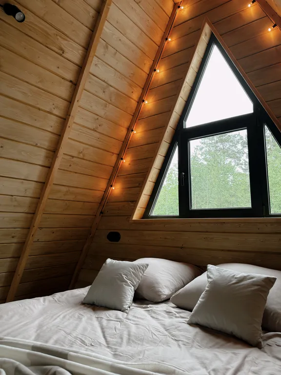 Уютный треугольный Ромашковый дом.