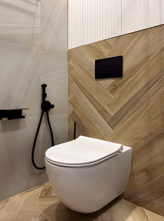 Дом в центре города рядом с питьевой галереей, универмагом