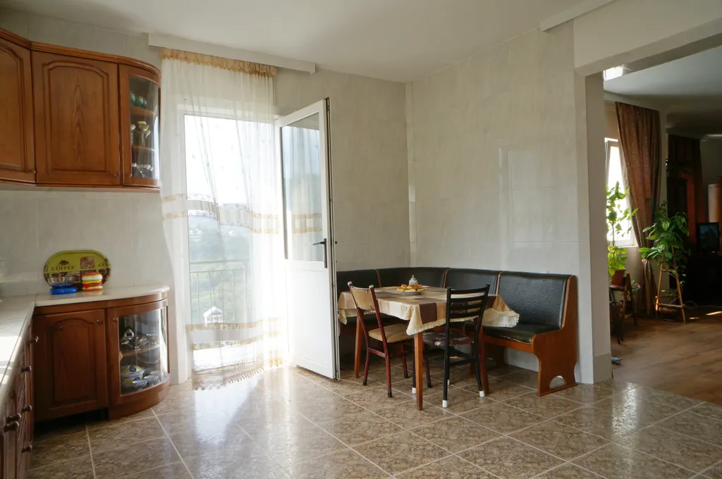 Белый дом в горах Ортабатуми