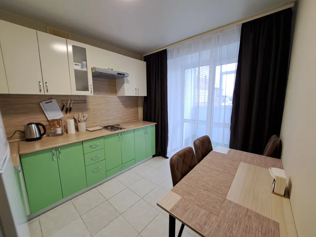 Просторная однушка с кроватью и смарт ТВ