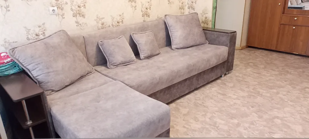 Уютная квартира в районе вокзала, с хорошим, большим диваном.