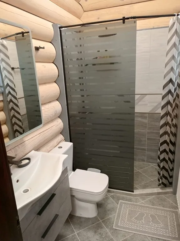 Уютный загородный дом с видом на лес