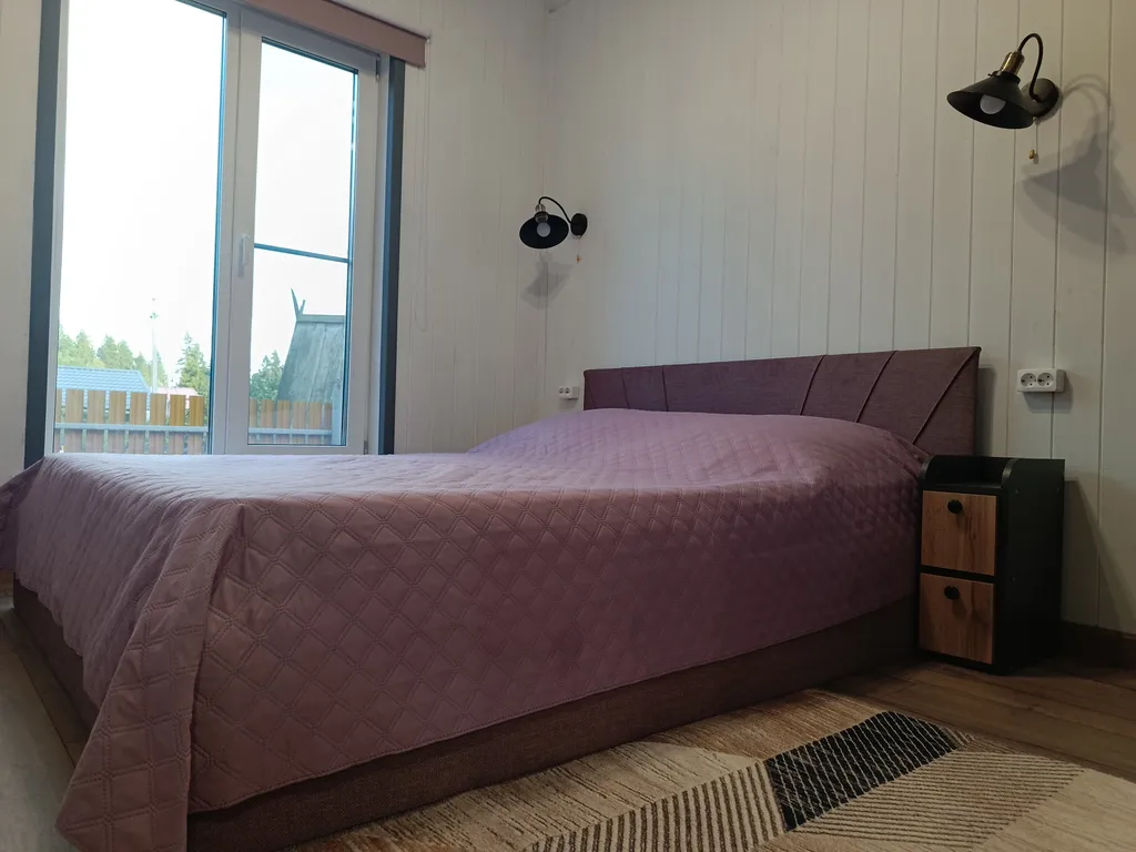 Уютный и теплый дом у леса