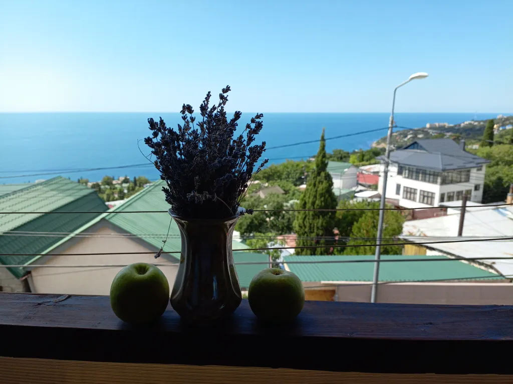 Уютная небольшая  студия, с видом на море и  на вершину Ай-Петри.