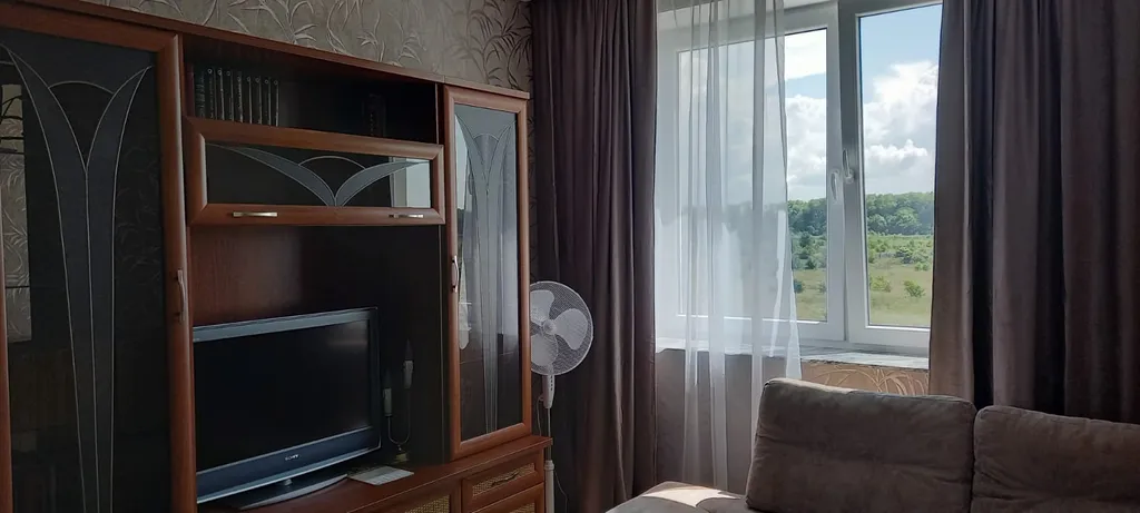 Квартира с магистральным фильтром, кухней-столовой и уютной спальней