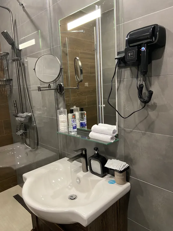 Апартаменты на горнолыжном курорте Солнечная Долина с видом на озеро