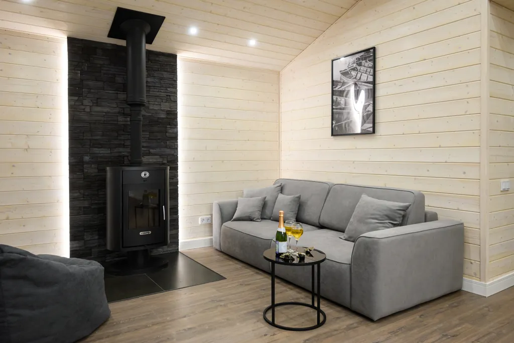 Дом с камином и баней у озера