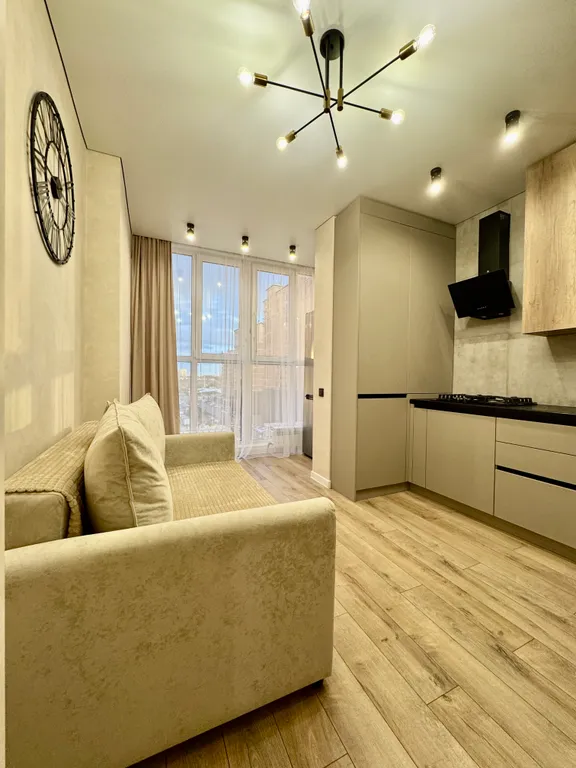 Роскошная двухкомнатная квартира у фонтана