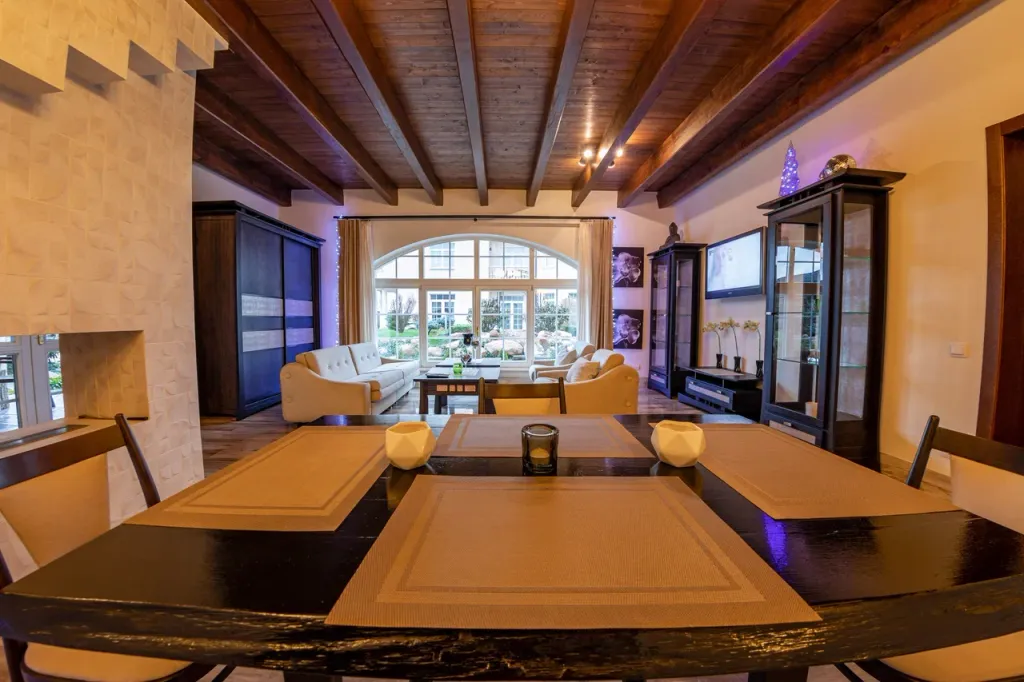 Вилла дзен с ванной спа и террасой с видом на сад