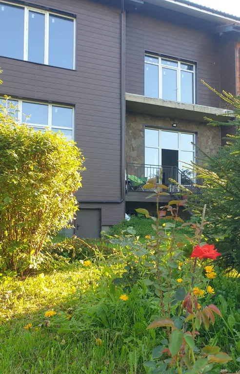 Коттедж Часть дома с отдельным входом и садом — Обушково