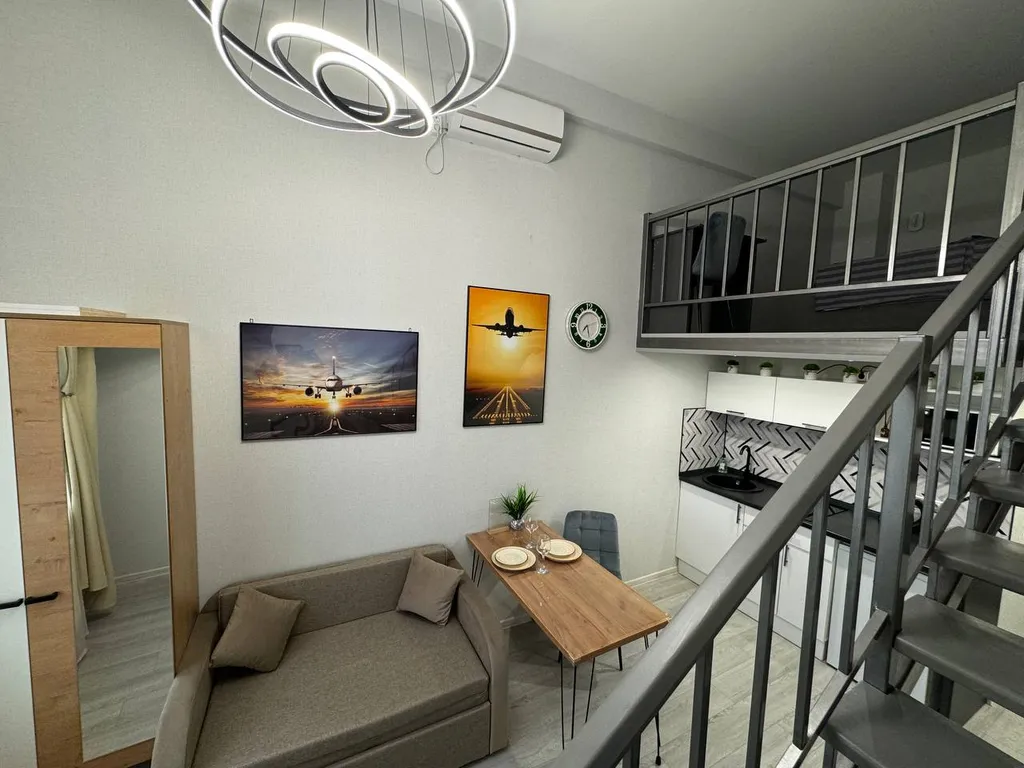 Стильная студия двухуровневая в центре города