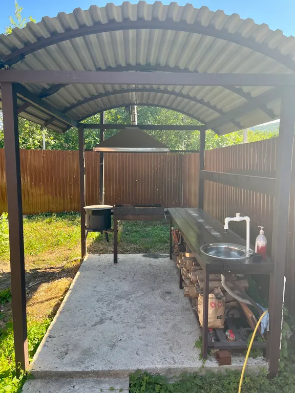 Отличный дом со своим двором в центре поселка