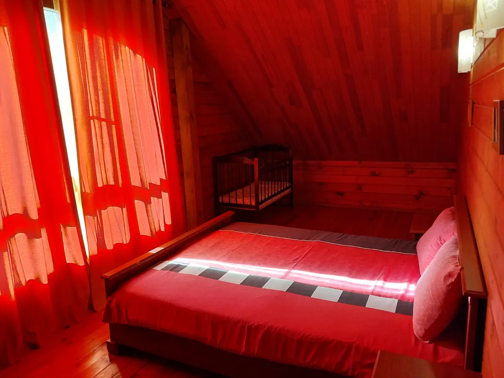 Коттедж на берегу озера Глубокое