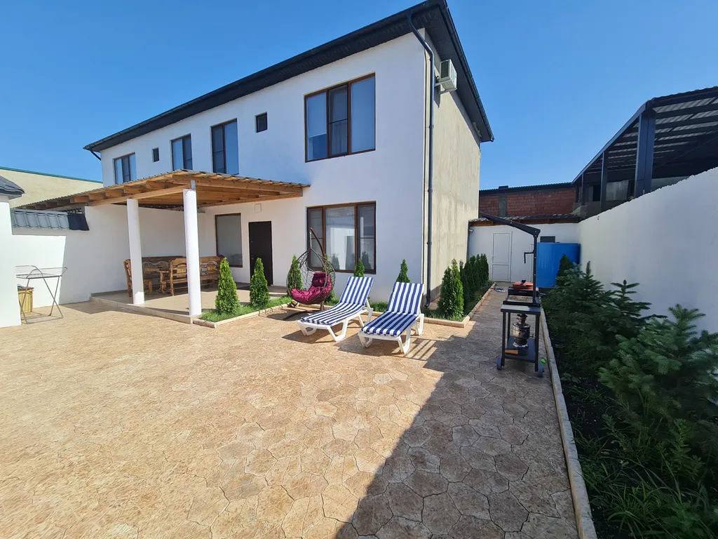 Уютный дом рядом с берегом моря